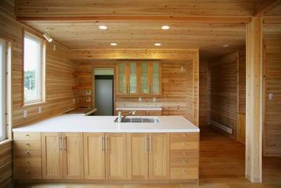 自然素材をふんだんに使用した暖かなキッチン周り（屋内全て）